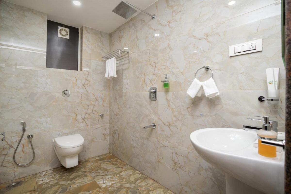 Sairaj Beach Resort 卡兰古特 外观 照片